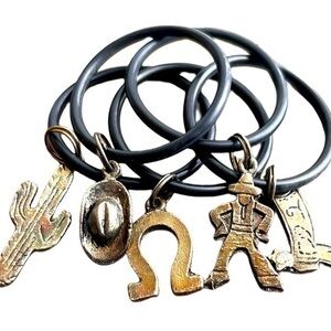 Hard to find Set of 5 vintage western/cowboy theme charms/keychains